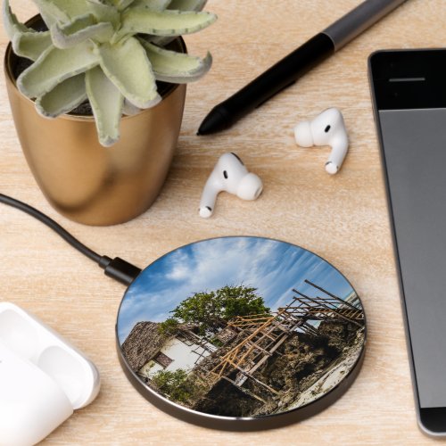 Picturesque house on a tropical coral outcrop wireless charger 