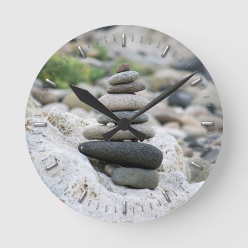 Piedras zen en la playa de Almera Round Clock