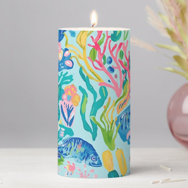 Pillar candle in stylish graphic (In Situ)