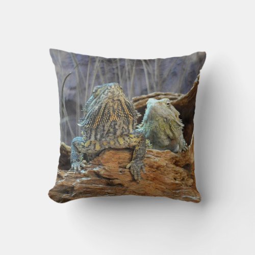 Pillow with two curious lizards