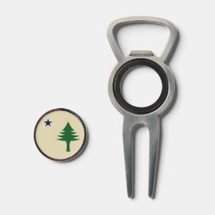 Pine tree and star 1901 flag of Maine State Divot Tool