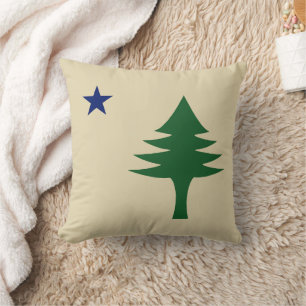 Pine tree and star 1901 flag of Maine State Throw Pillow