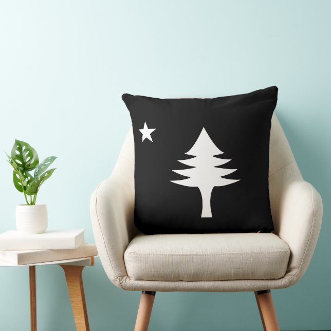 Pine tree and star 1901 flag of Maine State Throw Pillow (Chair)