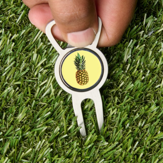 Pineapple photo golf divot tool with ball marker (Insitu 1)