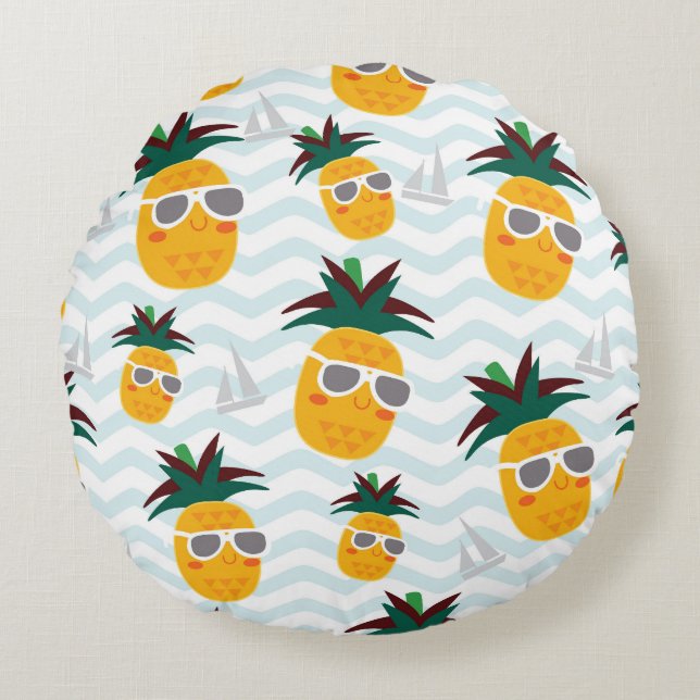 Pineapples, boat: cute ocean pattern. round pillow (Front)