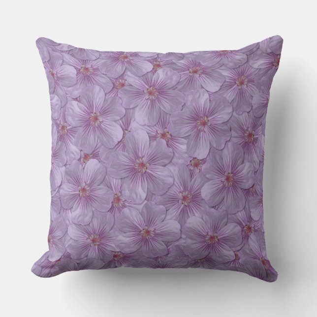 Pineywoods Geranium Seamless Pattern Throw Pillow (Front)