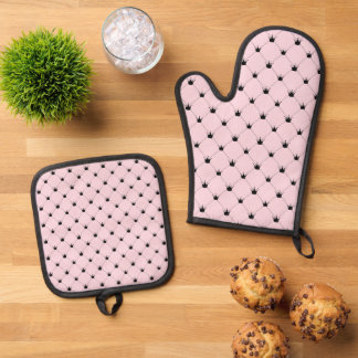 Pink and Black Crown Pattern Oven Mitt & Pot Holder Set
