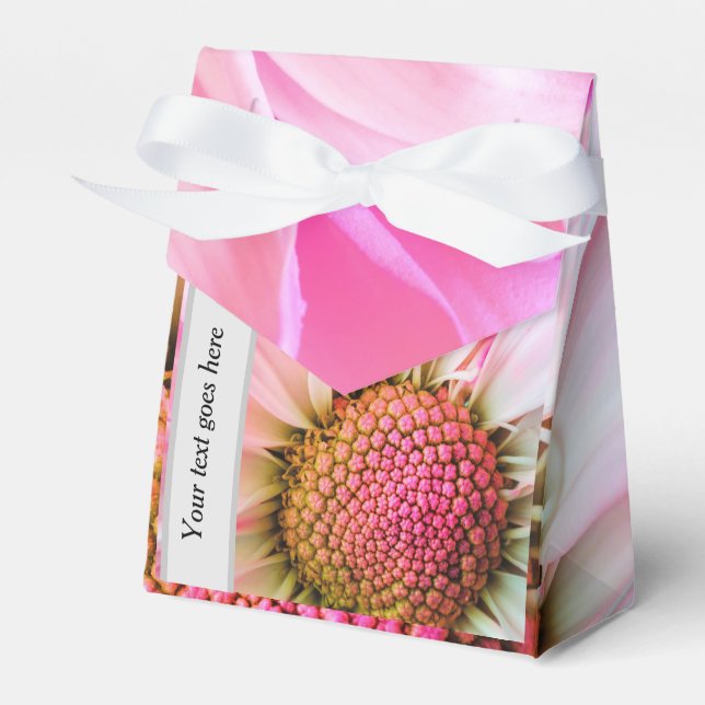 Pink Daisy Favor Box which can be personalized (Front Side)
