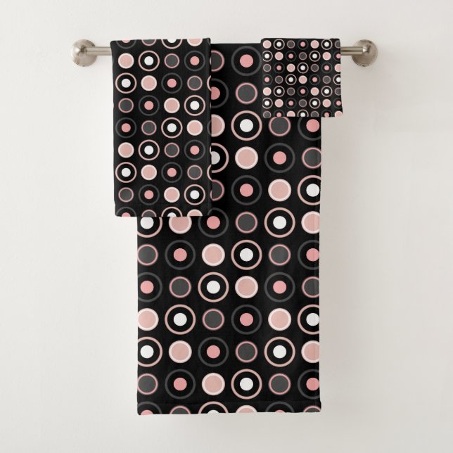 Pink, gray and black dots bath towel set (Insitu)
