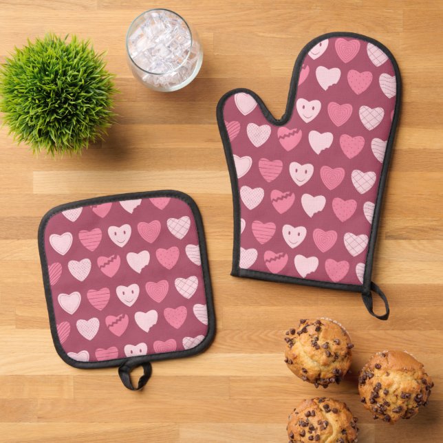 Pink Hearts Pattern Oven Mitt and Pot Holder Set (Top Down)
