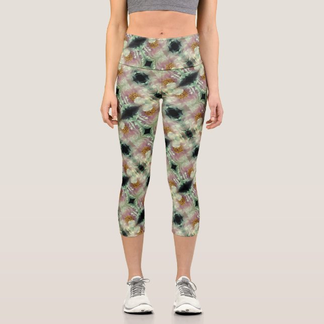 Pink Peony Flower Center Pattern     Capri Leggings (Front)