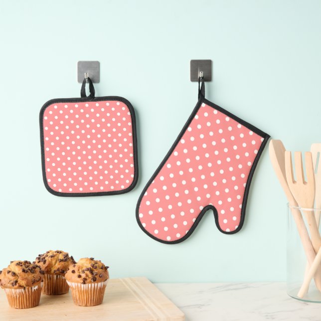 Pink Polka Dot Oven Mitt & Pot Holder Set (Insitu(Hanging))
