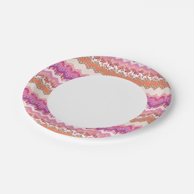 Pink zigzag background paper plates (Angled)