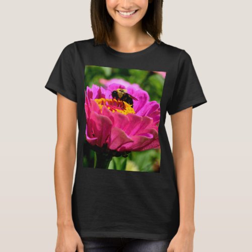 Pink zinnia with bumblebee pink flowers cute bee T_Shirt