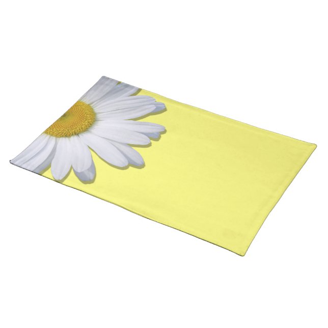 Placemat - New Daisy on Yellow (On Table)