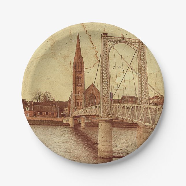 Plato De Papel The Bouncy Bridge (Inverness - Scot Paper Plates (Front)