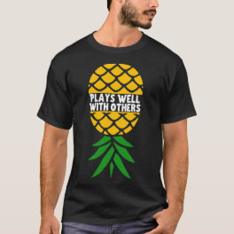 Plays well with others upside down pineapple Esse T-Shirt