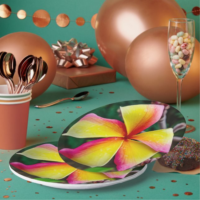 Plumeria rubra paper plates (Multi)