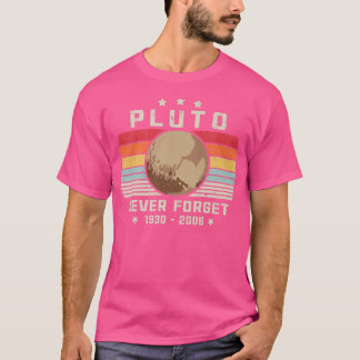 PLUTO NEVER FORGET Retro Style Funny Space, Vintag T-Shirt
