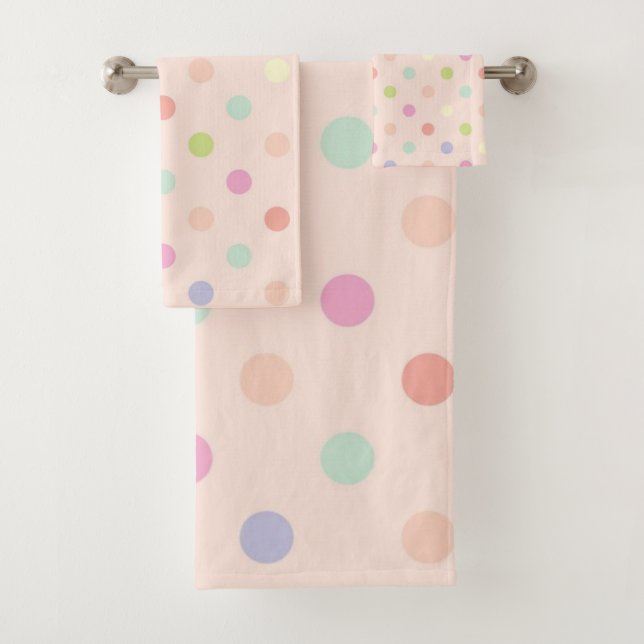 Polka dot pattern bath towel set (Insitu)