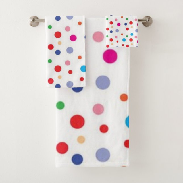 Polka dot pattern bath towel set (Insitu)