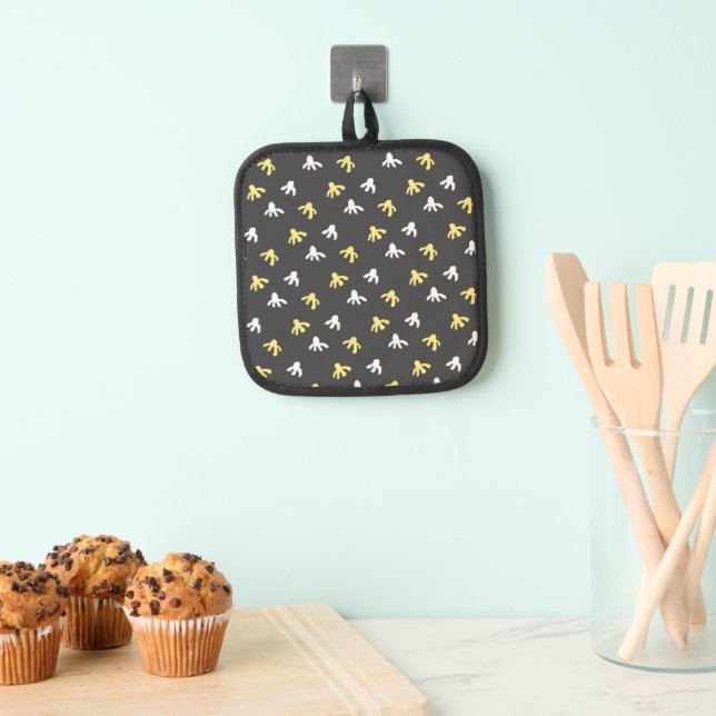 Popcorn Pot Holder (Dark Gray & Butter Yellow) (Insitu(Hanging))