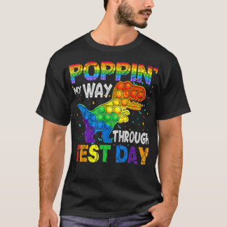 Poppin' My Way Through Test Day Pop It dinosaur ki T-Shirt