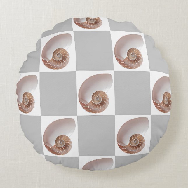 Porcelain Seashell Minimalist Checkerboard Pattern Round Pillow (Front)