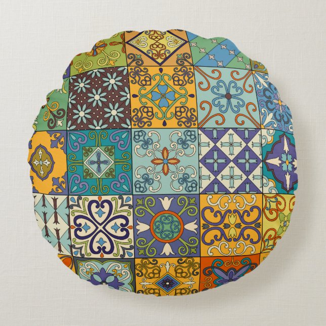 Portuguese Talavera Tile Design Round Pillow (Front)
