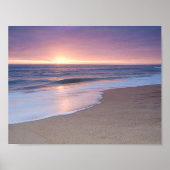 Poster: Calm Beach Waves Poster (Front)