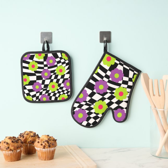 Potholder and Oven Mitt With Checkers and Flowers  Oven Mitt & Pot Holder Set (Insitu(Hanging))