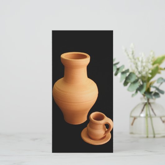 Pottery on black background (Standing Front)