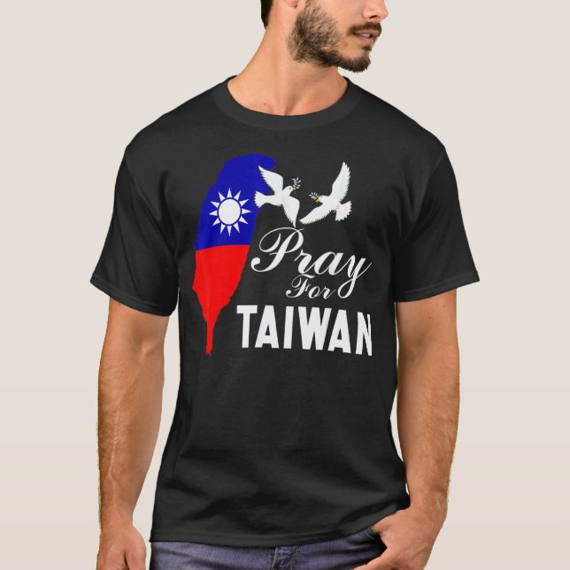 Pray For Taiwan Support Taiwanese Flag Heart Men W T-Shirt (Front)
