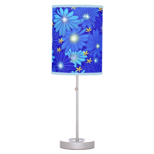 Pretty Blue Daisy Pattern  Table Lamp