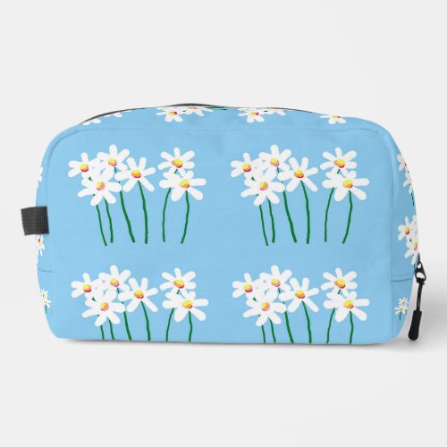 Pretty bunch of white daisies dopp kit