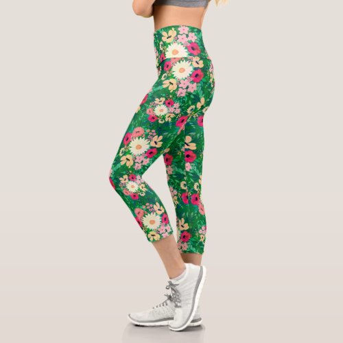 Pretty Colorful Watercolor Floral Green Design Capri Leggings