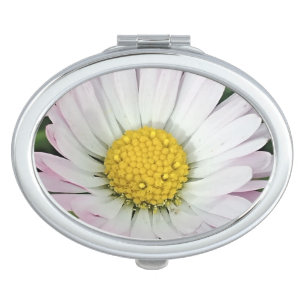 Pretty daisy compact mirror