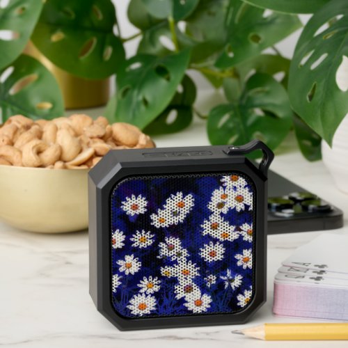 Pretty Daisy Flowers in Blue and White Speaker