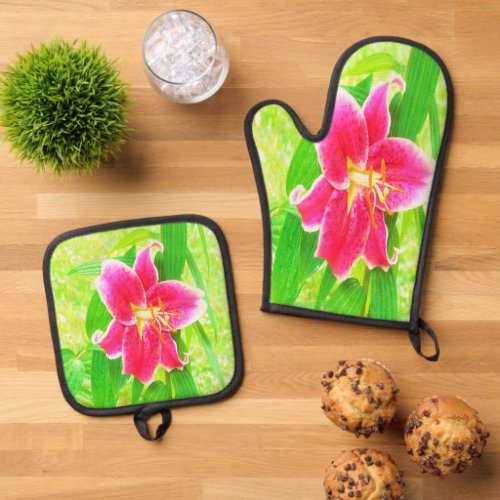 Pretty Deep Pink Stargazer Lily on Lime Green Oven Mitt & Pot Holder Set