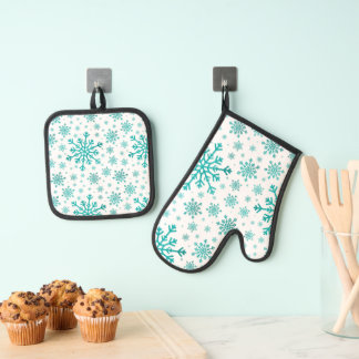 Pretty Green Christmas Snowflakes on Winter White Oven Mitt & Pot Holder Set
