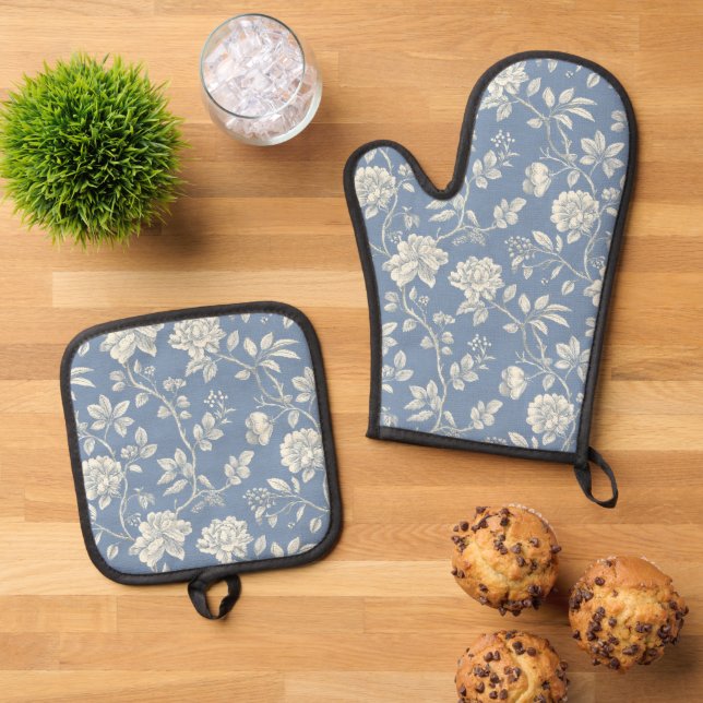 Pretty Romantic Blue Cream Flowers   Oven Mitt & Pot Holder Set (Top Down)