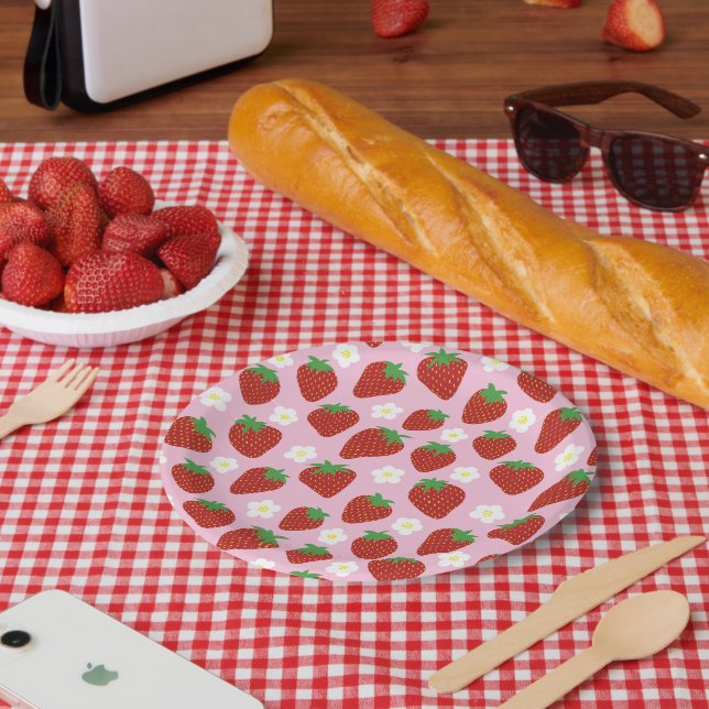 Pretty summer strawberry pattern paper plates (Picnic)