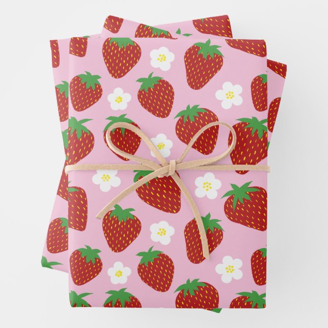 Pretty summer strawberry pattern wrapping paper sheets (In situ)
