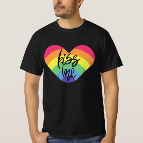 Pride_ kiss me love is fair       T_Shirt