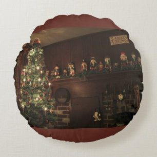 Primitive Colonial Country Christmas Holiday Round Pillow