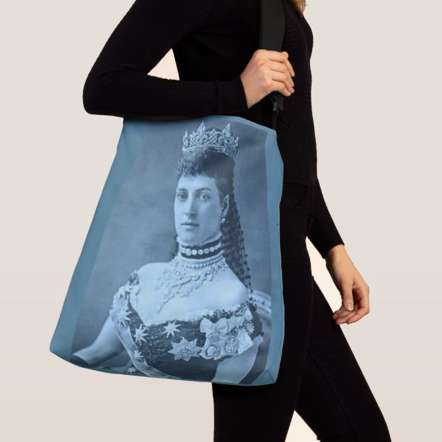 Princess Alexandra of Denmark in blue Crossbody Bag (Close Up)