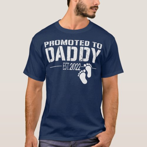 Promoted to Daddy 2022 funny gift for new dad T_Shirt