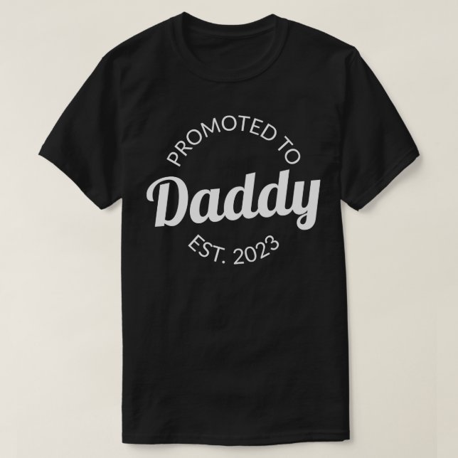 Promoted To Daddy Est 2023 I T-Shirt (Design Front)