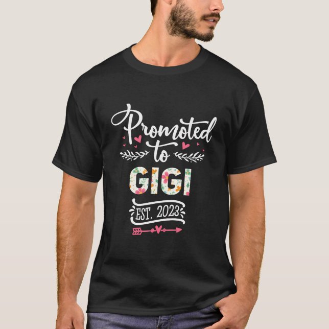 Promoted To Gigi 2023 Cute Pregnancy Announcement  T-Shirt (Front)