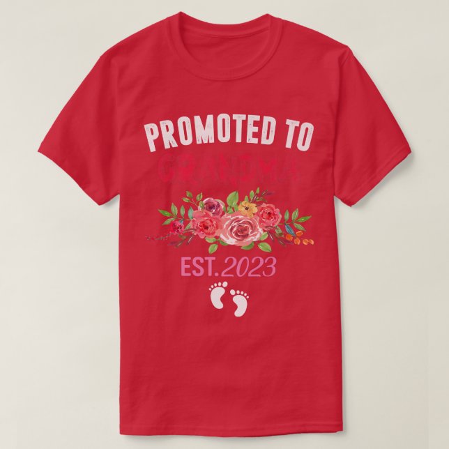Promoted To Grandma 2023 First Time New Grandma Pr T-Shirt (Design Front)